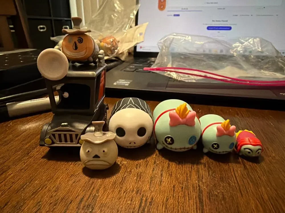 Tsum Tsum Disney Multiple Lot of 16 and vehicle